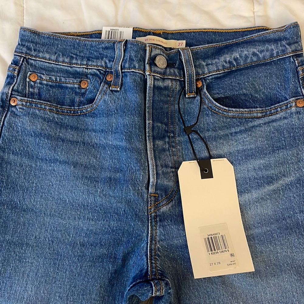 Brand New Levi’s wedgie straight jeans 27x28
